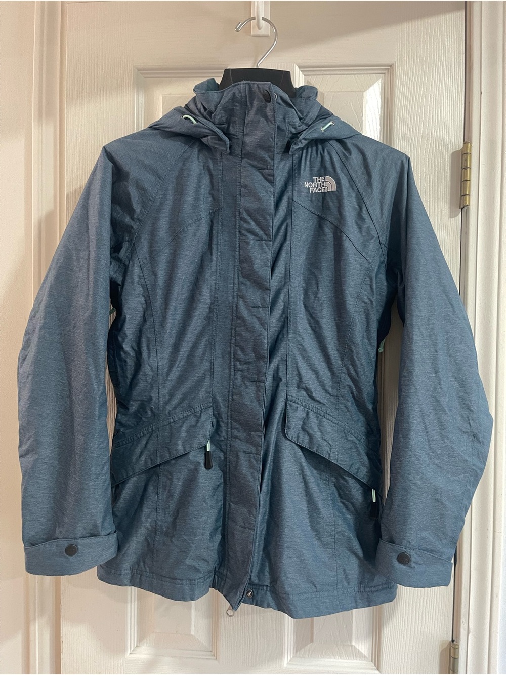 The North Face Women’s XS Insulated Hooded Jacket Blue Mint